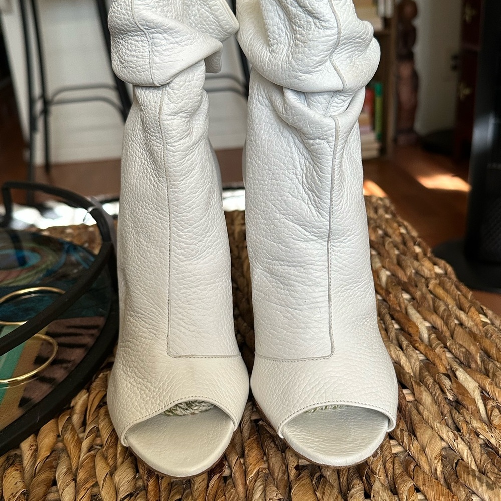 BURBERRY White Heeled Ankle Boots with Peep-Toe